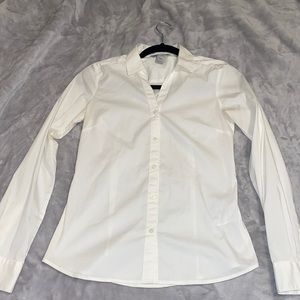 H&M dress up button up fitted blouse/dress shirt. White dress shirt size 2